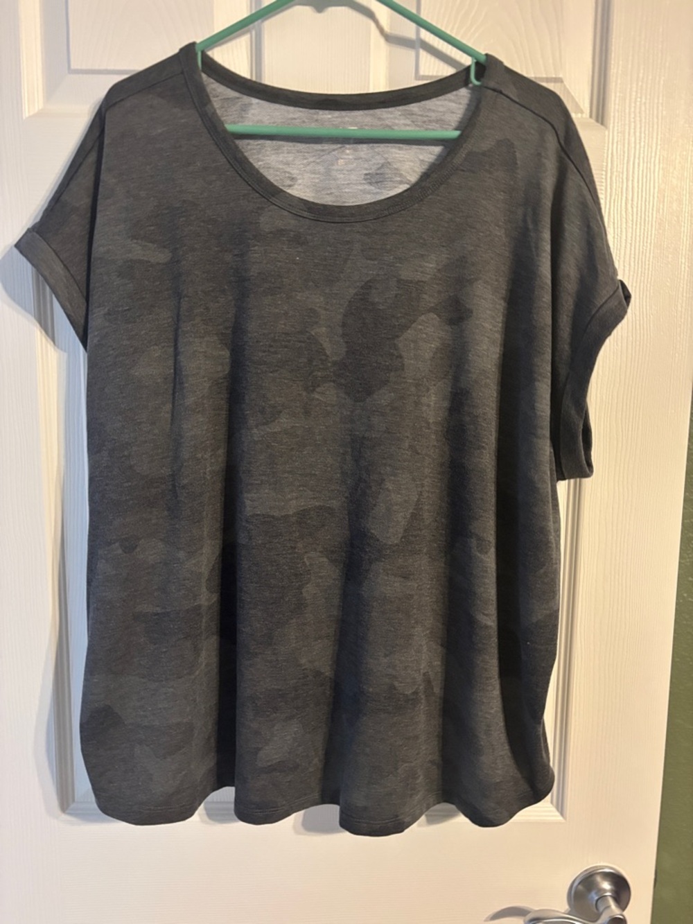 Relaxed Short Sleeve Camo Tee in Charcoal Gray